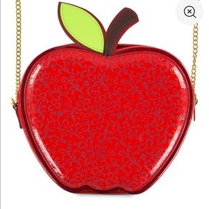 AUTHENTIC DISNEY PARKS SNOW WHITE CROSSBODY PURSE